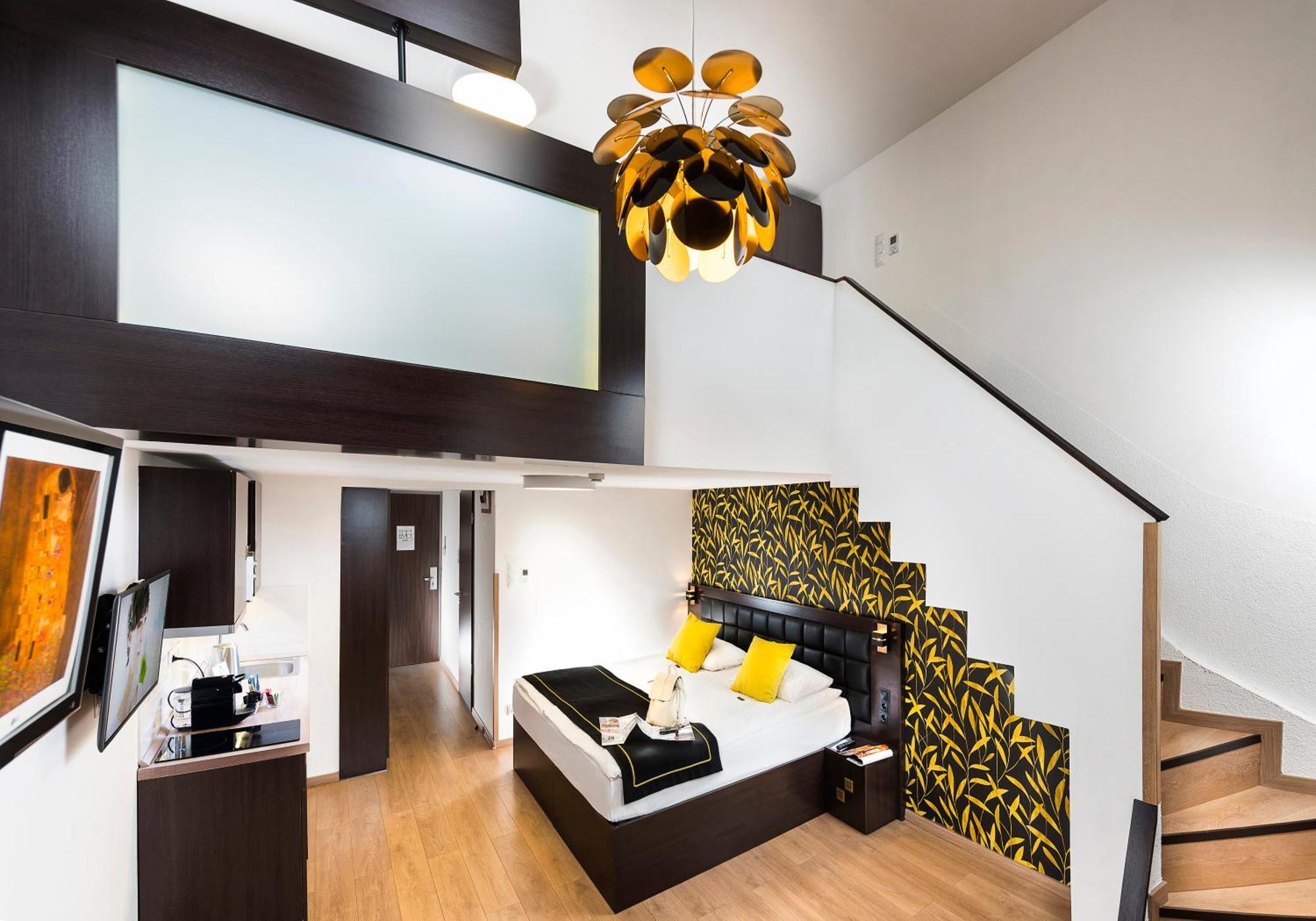 On-Site Apartment,632805756:JPEG