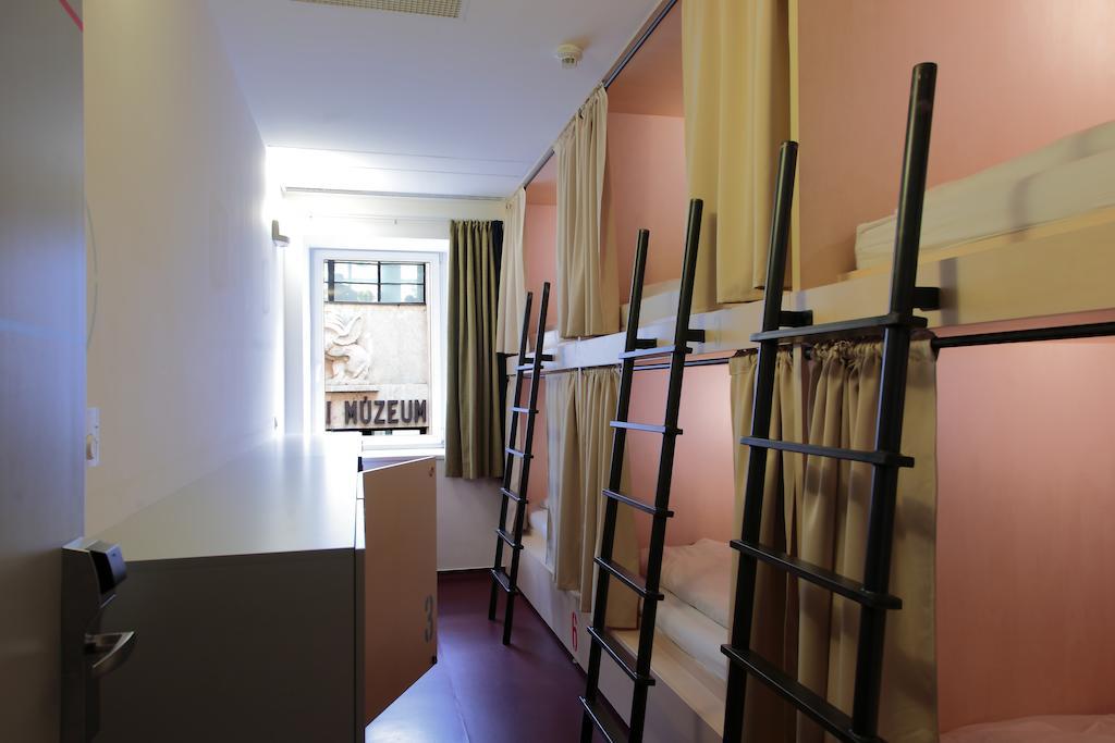 Bed Mixed 6-Bed Dormitory Room,701392843:JPEG